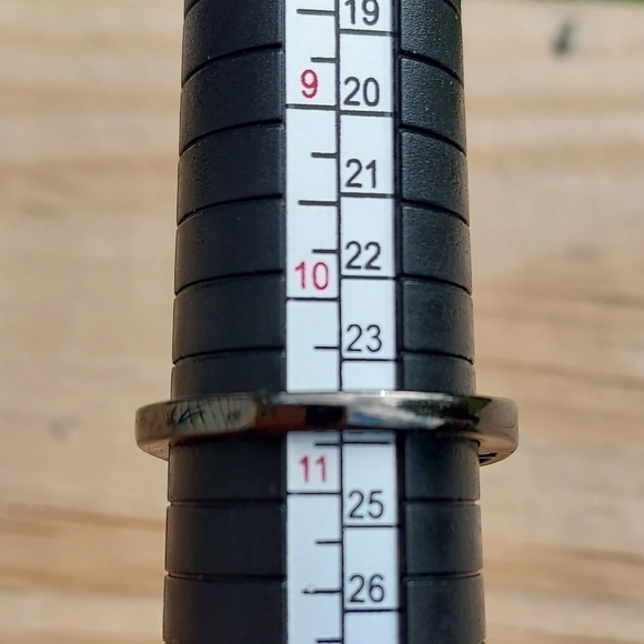 Bumiuste Ring Classic Red Crystal Stone Ring Size 11. - Picture 4 of 5